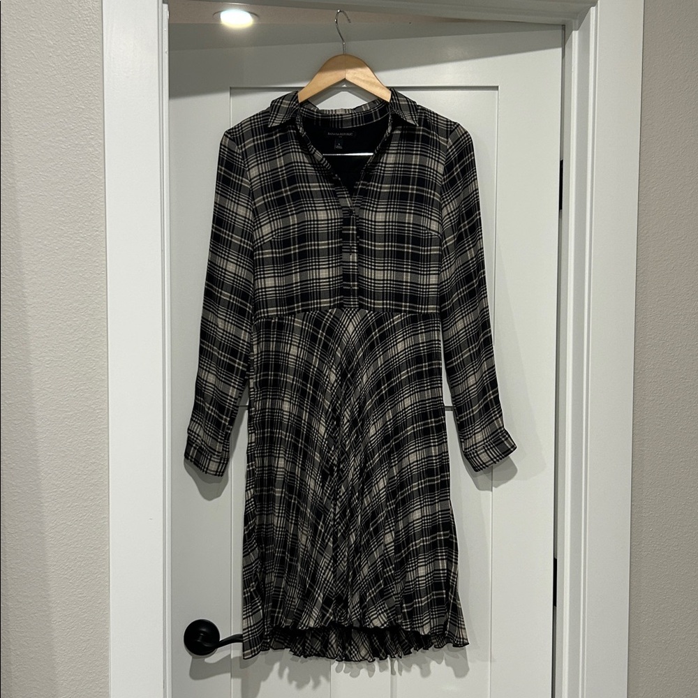 Black, white and tan pleated Banana Republic Dress Size 6